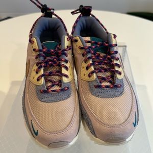 NWOT – Women’s Nike Air Max 90 SE Fossil Stone Ashen Slate Size 7 US